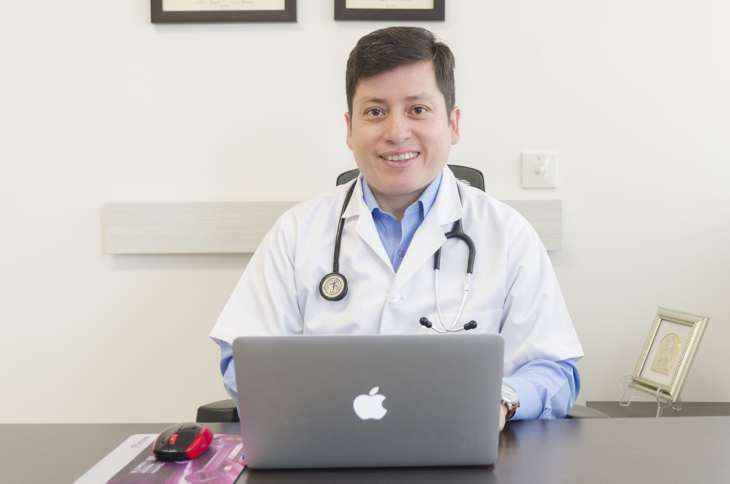 Dr. Mauricio González gastroenterólogo en Medellin
